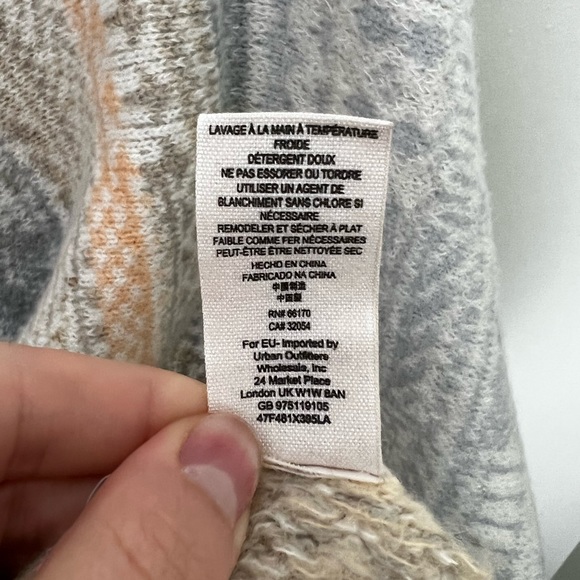 Free People • Willow Poncho - Picture 12 of 12